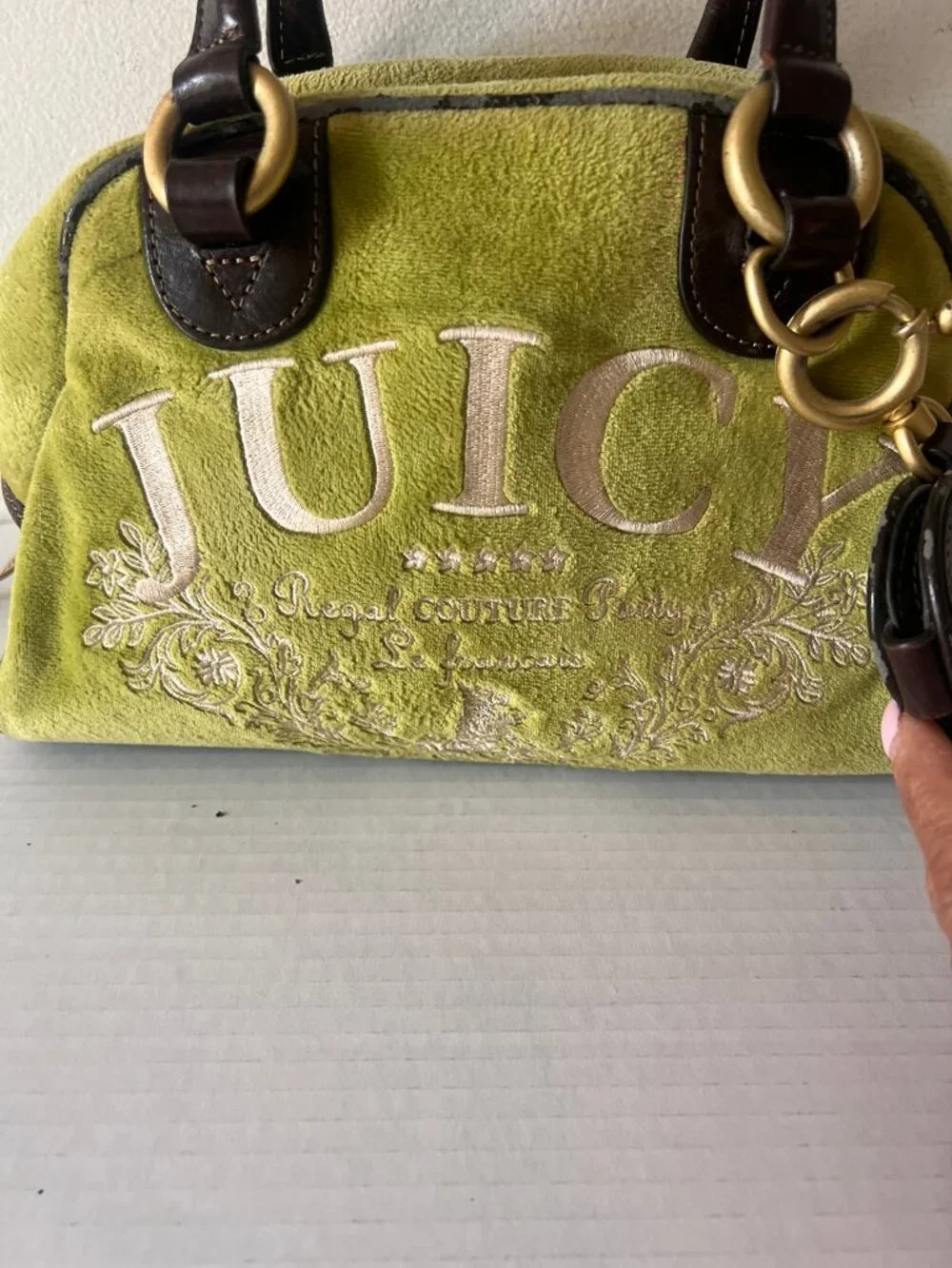 Y2K JUICY COUTURE BOWLER VELOUR SMALL EMBROIDERED SATCHEL BAG GREN